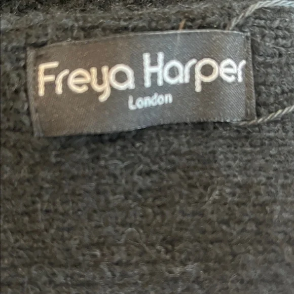 NWT FREYA HARPER Lush Black Sweater Scarf Shrug Indulgently Soft w/a Mohair look